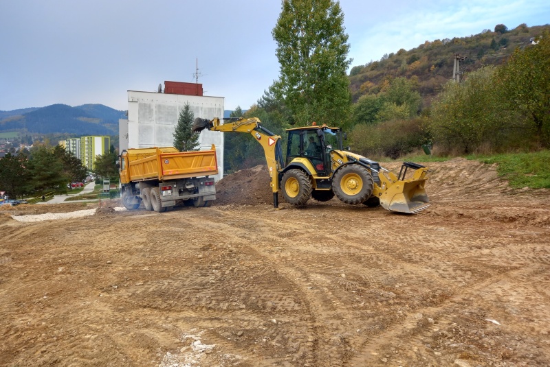 Referencie / Oprava a úprava spevnených plôch priľahlých k odstavnej ploche - ulica Záhradná v  Gelnici				 - foto