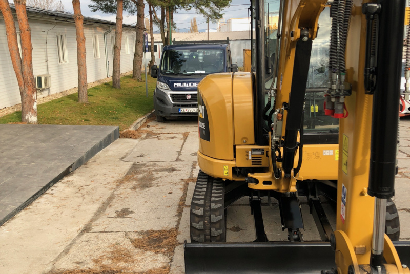 Vozový park / CAT 303.5 - Pásový bager - 3,7t - foto